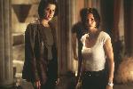 Sidney Prescott (Neve Campbell) and Gale Weathers (Courteney Cox)